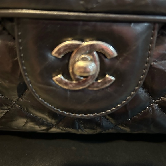 Chanel Handbag with receipt. Carried only once. - Picture 3 of 9